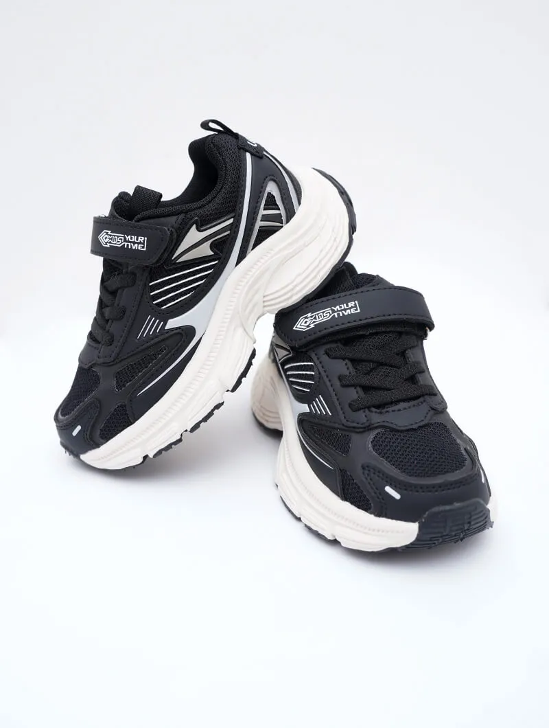 Baskets lacées et scratchées